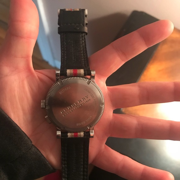 Authentic Burberry watch - Picture 1 of 2